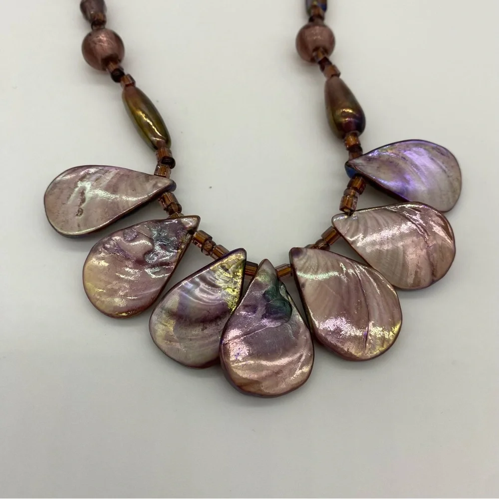 Luster Shells and Glass Beaded Necklace - Picture 6 of 9